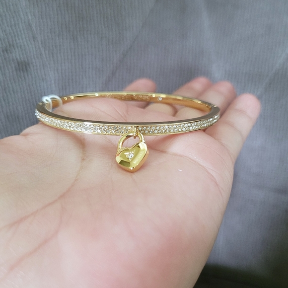 ✨️HP✨️ Michael Kors Dangling Gold💛 Heart Bangle Bracelet - NIB - Picture 11 of 16